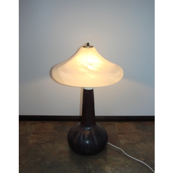 Lampa ceramiczna w stylu Lawa.